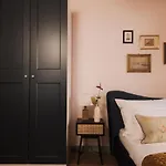 Oak House Vienna