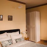Oak House Vienna